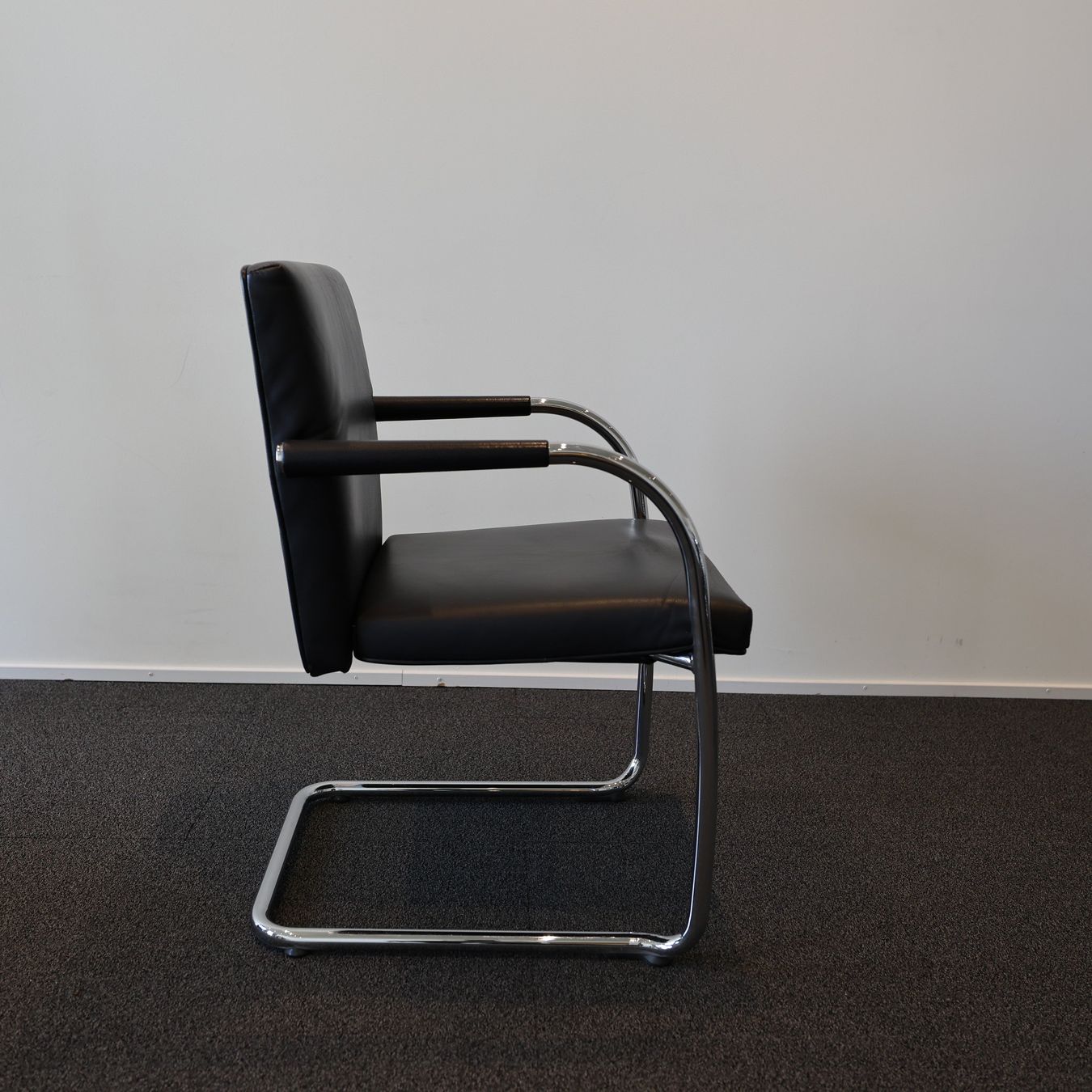 Vitra Stühle: Vitra Visasoft Freischwinger Stuhl Leder – Gebraucht aus Affoltern am Albis von Zapro 1