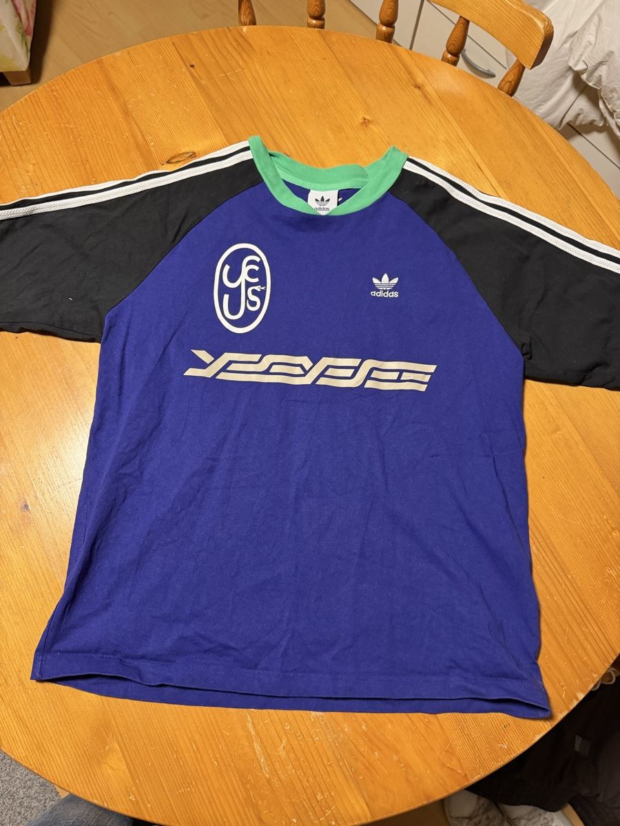 T-shirt: Adidas M-L fit – Nuovo (secondo la descrizione) da Zürich venduto da papaplatte