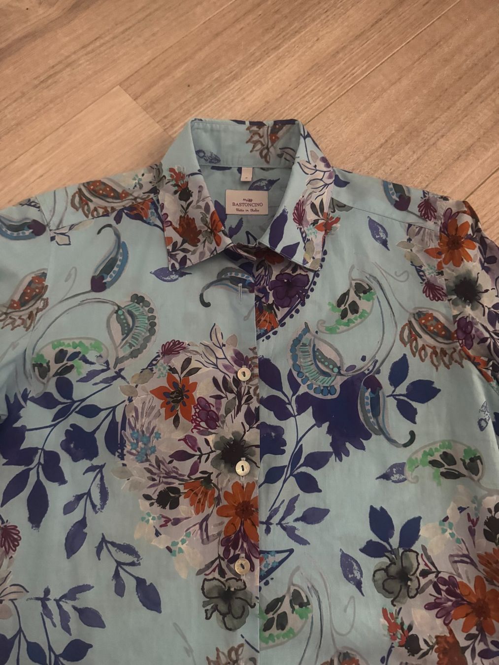 Chemisiers: Bluse MISS BASTONCINO Gr. S hellblau mit Blumen – D'occasion à Bonstetten par MJ45 1