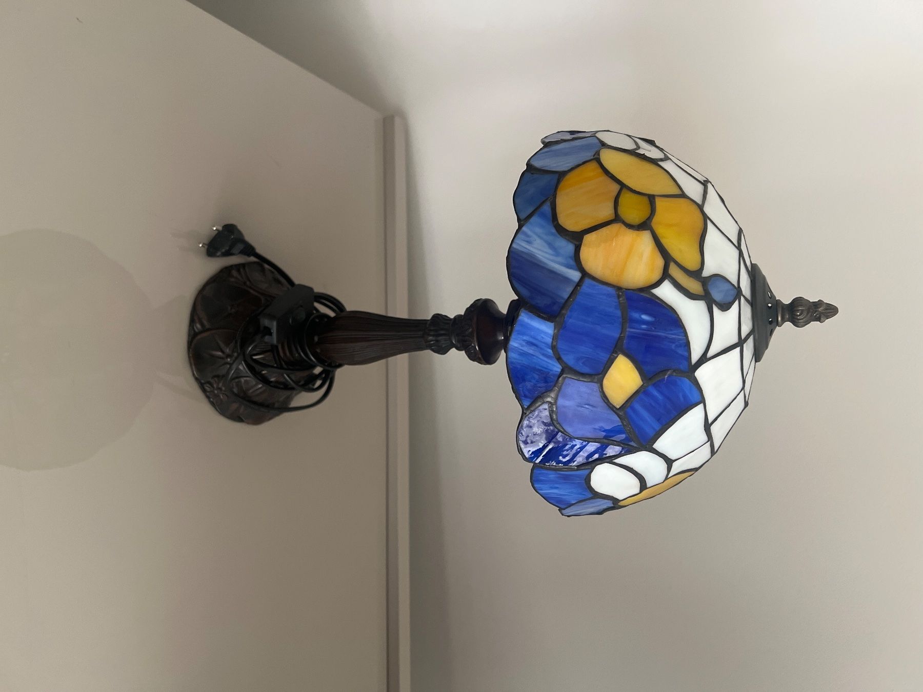 Lampen: Lampada Tiffany autentica - blu, bianca e gialla! – Gebraucht aus Origlio von bac_2d2f