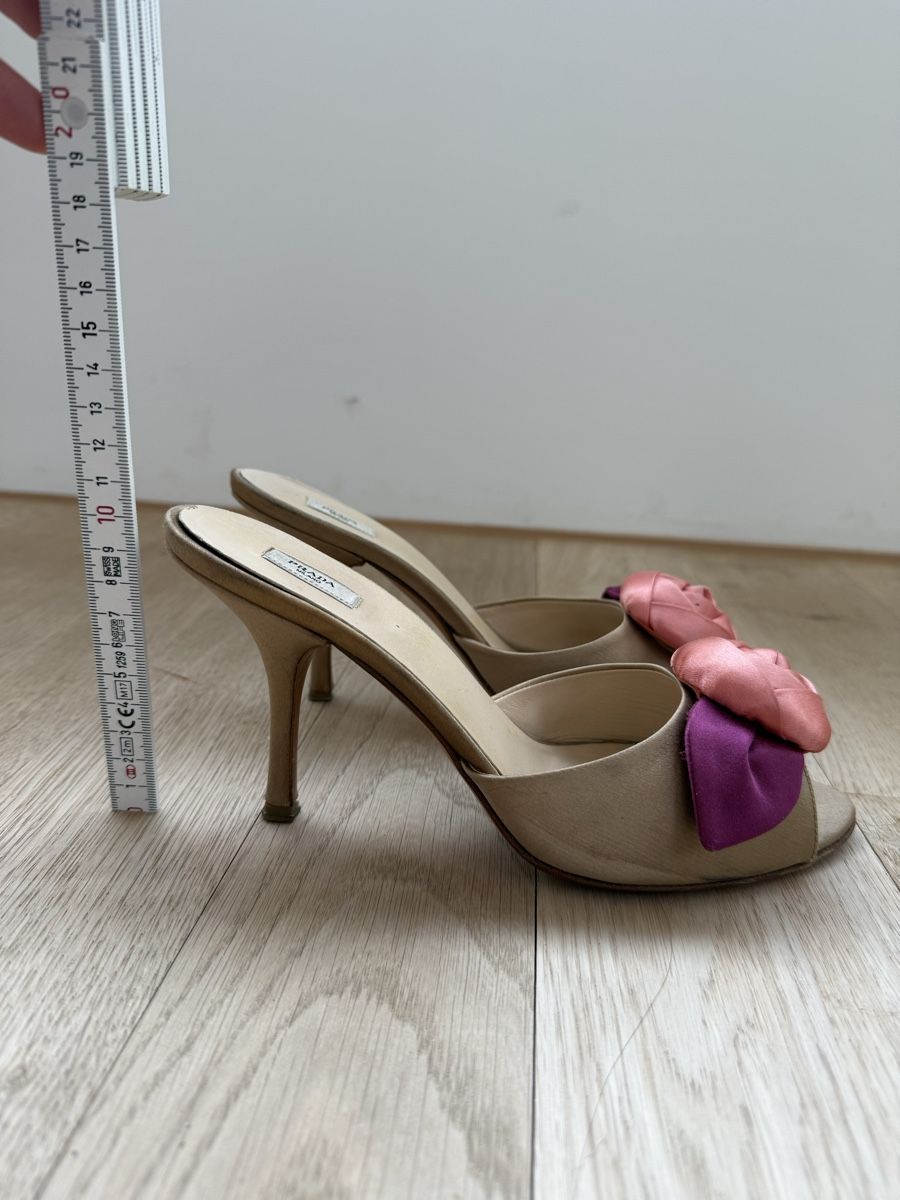 Prada Damenschuhe: Prada Mules/Pantoletten, Gr. 38, Beige/Rosa, Seide – Gebraucht aus Oberwil b. Zug von maxcherry 3