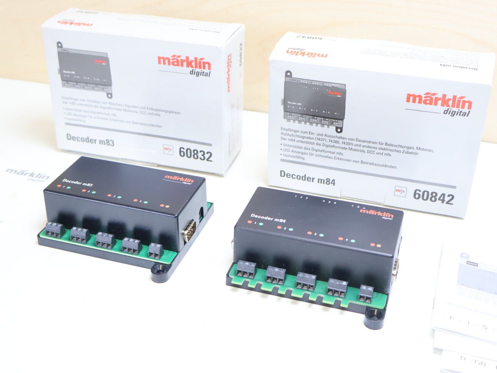 Märklin Modelleisenbahnen: Märklin Weichendecoder m84 + Decoder m83 - 60842 / 60832 – Gebraucht aus Winterthur von