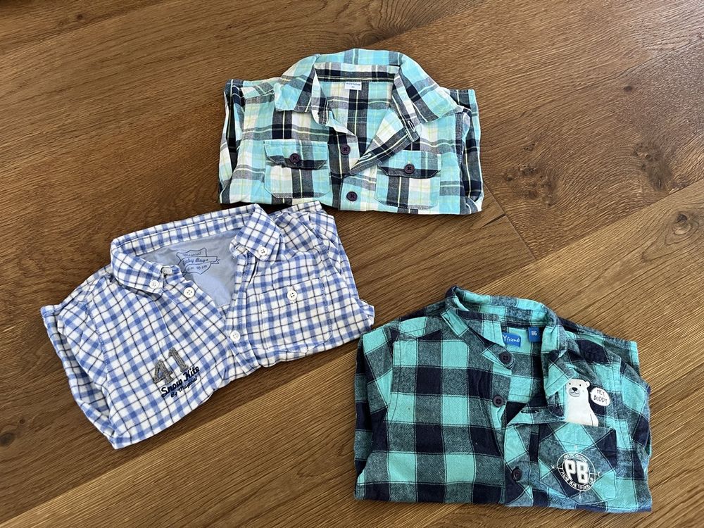 Camicie, T-shirt & Polo: 3 tolle Hemden Größe 86 – Usato da Wolfwil venduto da NewGirl 5