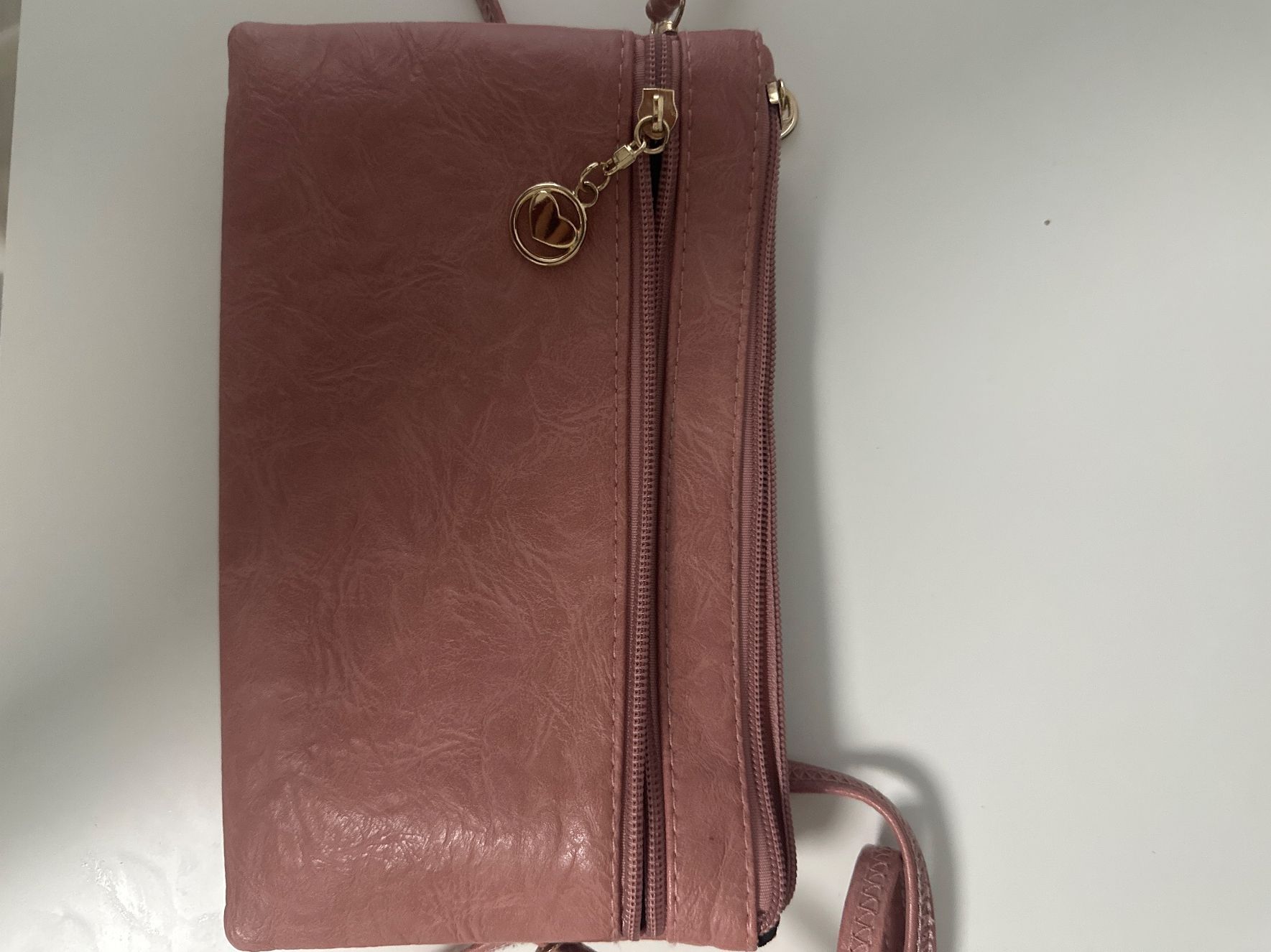Sacs femmes: Umhängetasche klein rosa – D'occasion à Visp par jel_75xg