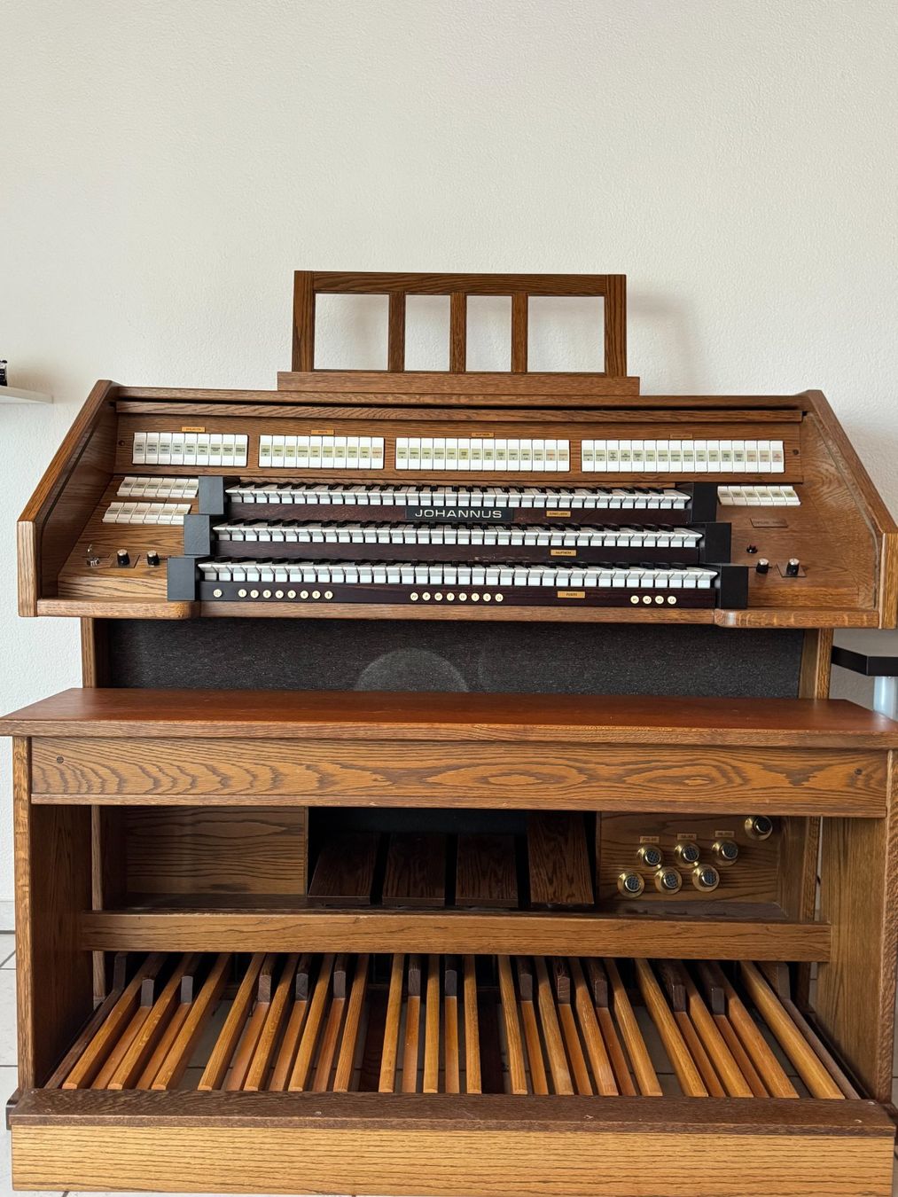 Strumenti musicali: Hausorgel Johannus Opus 1410 – Usato da Aarberg venduto da simplify10 2