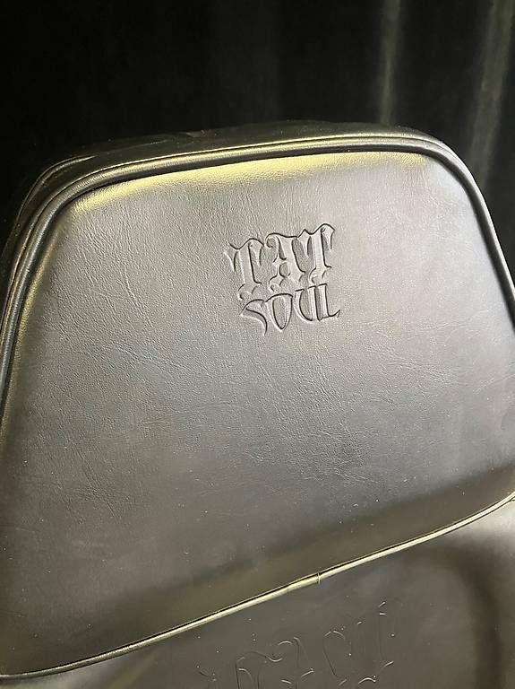 Poltrone: Fauteuil Tattoo Tatsoul – Usato da Sembrancher venduto da exp_nl5t 4