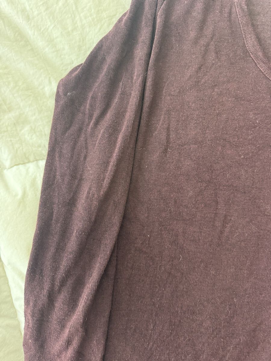 Brandy Melville Pulls & Sweat-shirts: Pull Brandy Melville bordeaux col V taille unique – D'occasion à Genève par lejardindesvetements 3