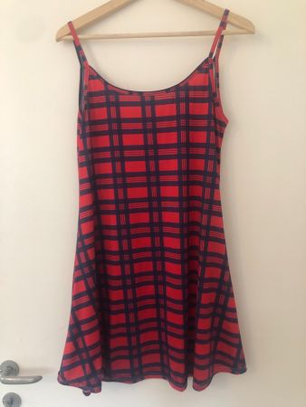 Rot blau gemustertes Kleid Bikini Stoff