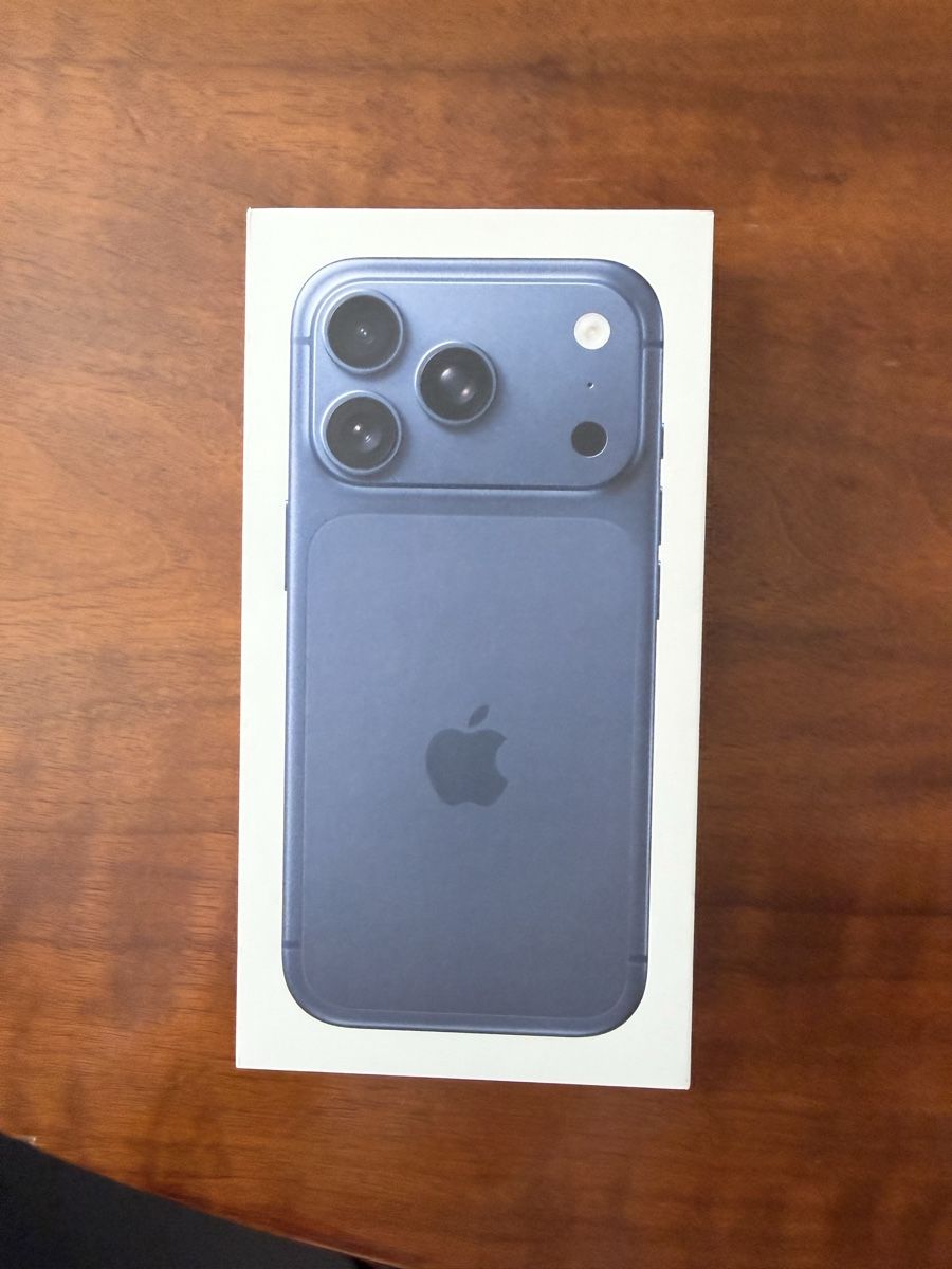 Apple Telefoni cellulari / Smartphones: iPhone 17pro 256 GB blau – Nuovo e nell'imballaggio originale da Zürich venduto da Nsab87 1