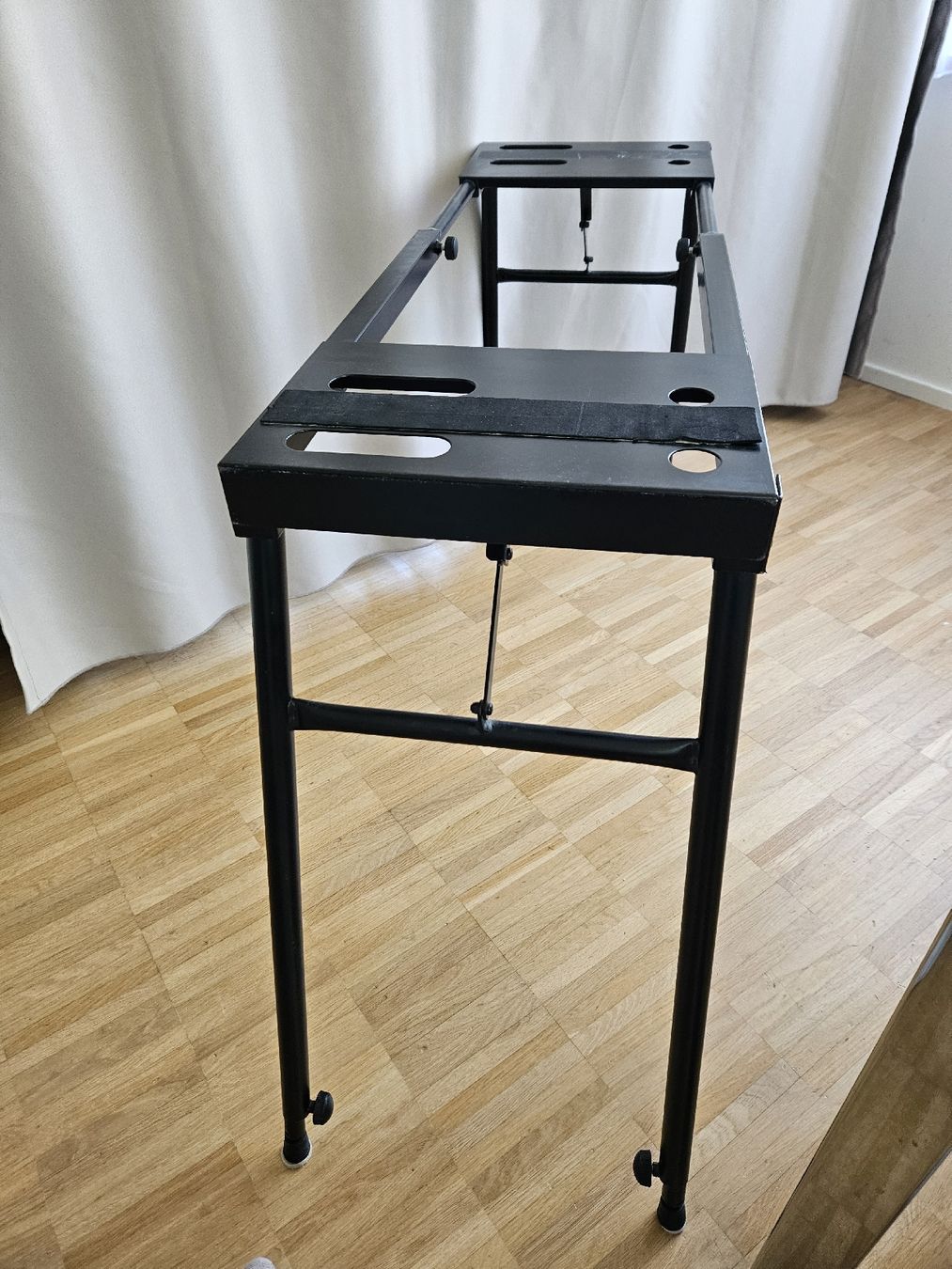 Strumenti musicali: KEYBOARDSTATIV, METALL – Usato da Zürich venduto da Freblu48 2