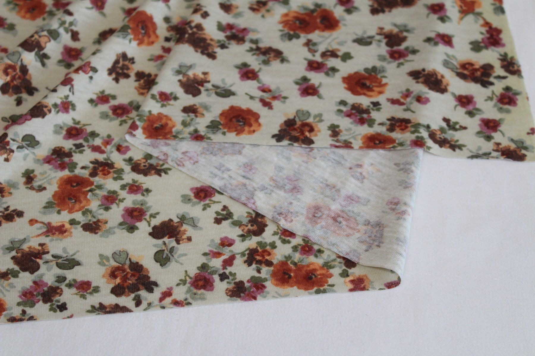 Tessuti: Stoff Viscosejersey h.beige/Blumen – Nuovo (secondo la descrizione) da Obfelden venduto da solomon111 3