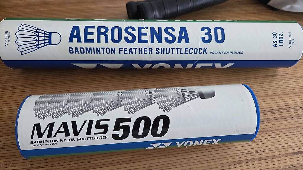 Bälle: Shuttle de Badminton – Gebraucht aus Lausanne von mhugento