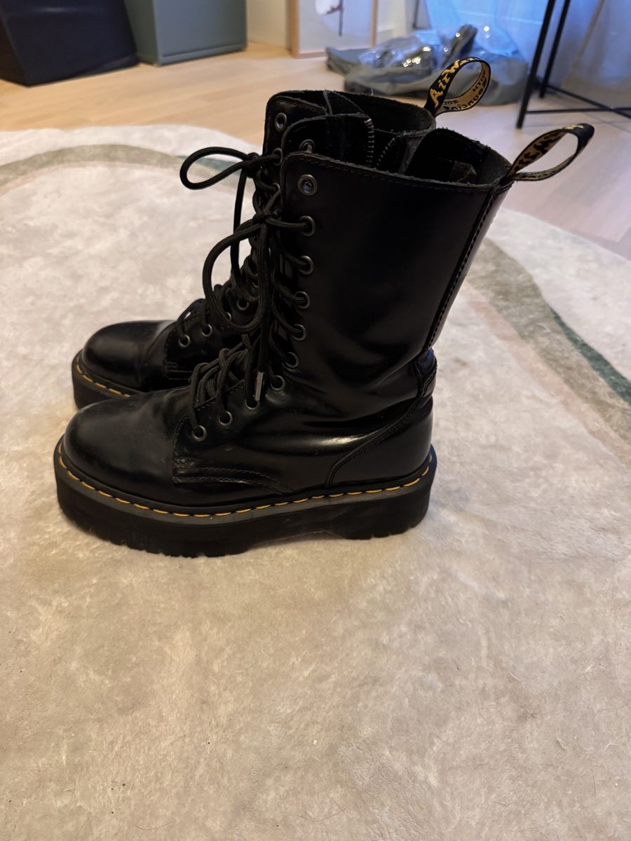Dr. Martens Chaussures hommes: Doc Martens mit Plateau – D'occasion à Spreitenbach par sve_lj5r