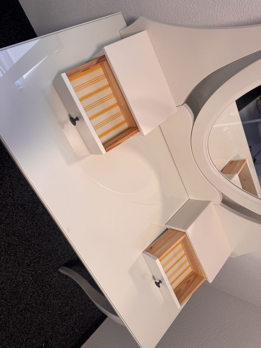Ikea Coiffeuses: Ikea Hemnes Schminktisch – D'occasion à Niederwil AG par Fablexa 1