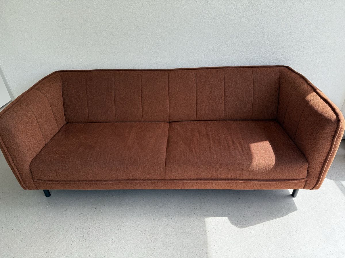 Divani: Cosy Brown Sofa - 3 seater – Usato da Zürich venduto da dis_y8gh 1