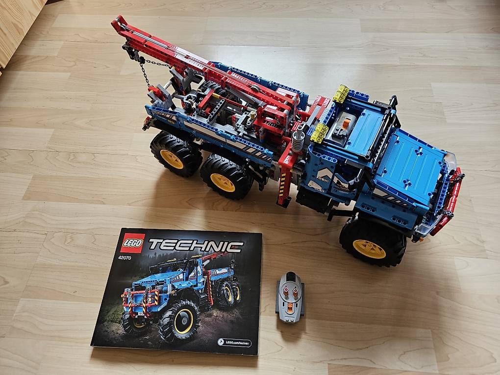Jeux de construction: 2x Lego Technic inkl. 1x Plexiglasvitrine – D'occasion à Wildegg par Dragon81 1