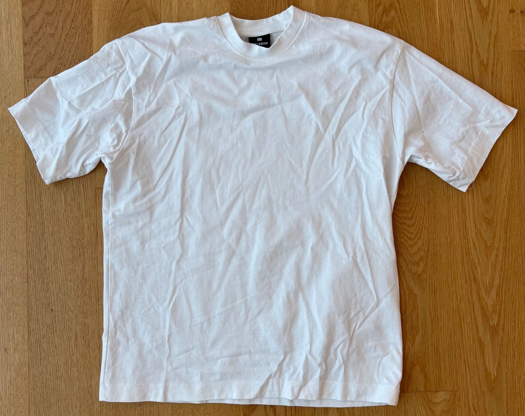 Pull&Bear T-Shirts: Pull & Bear T Shirt - S (more like an M) – Gebraucht aus Zürich von Gotta-Sell-It-All