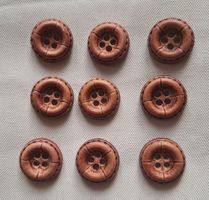9 Stück Knöpfe, 15 mm. Helle Lederoptik
