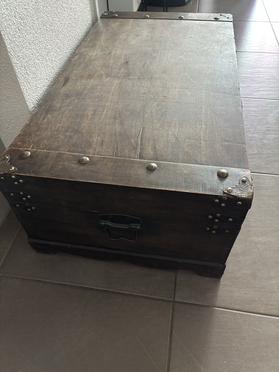 Tables: Truhe oder Couchtisch – D'occasion à Zug par Biki72 1