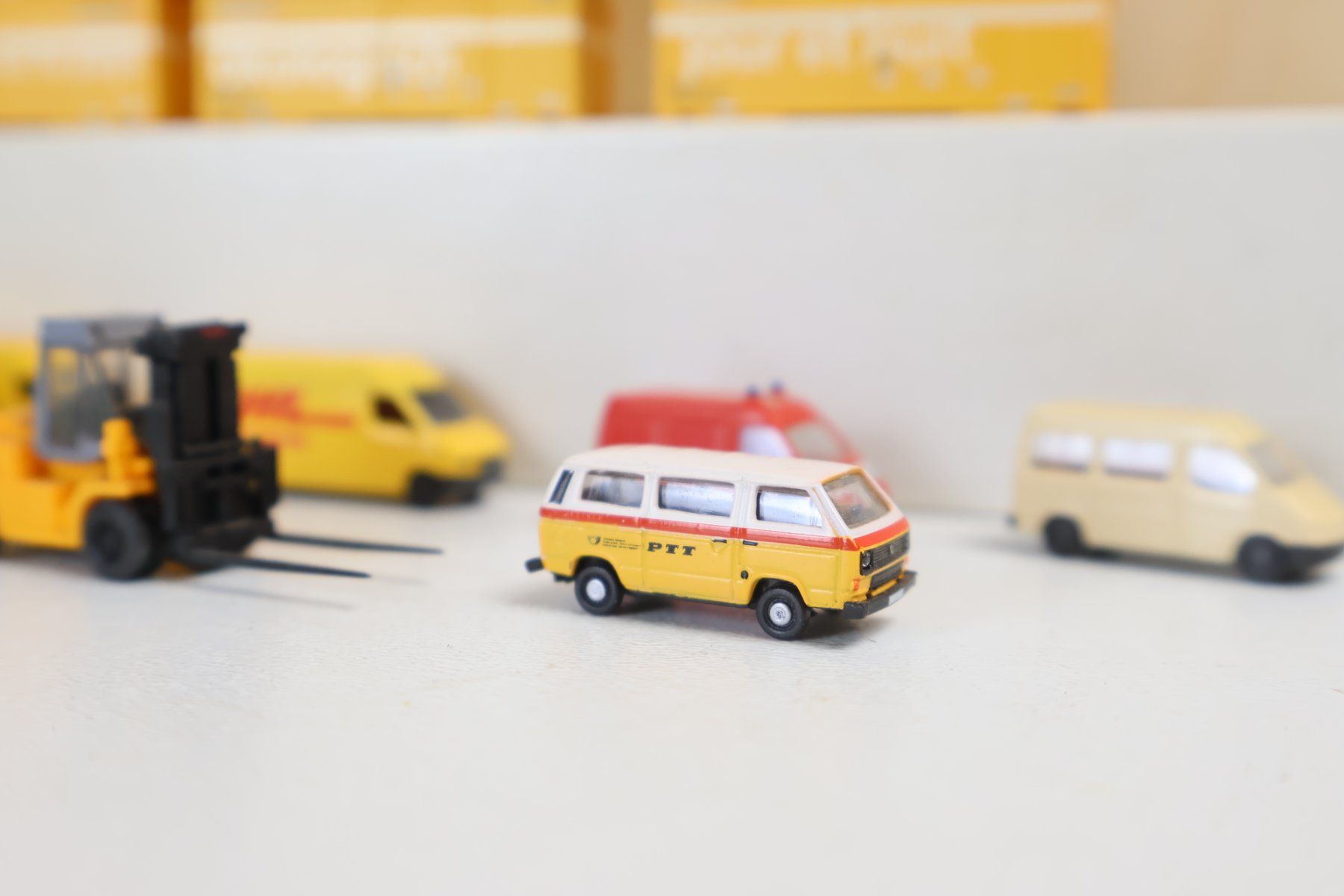 Modellini di ferrovie: MINIS & Co viele Post Container & Modellauto Set - Spur N – Usato da Winterthur venduto da Monstera 3