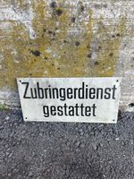 Schweizer Verkehrsschild Zubringerdienst gestattet