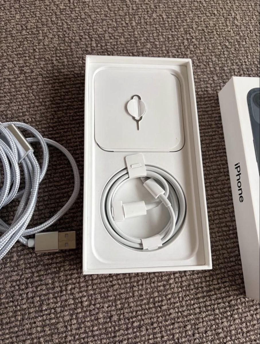 Apple Portables: Iphone 13 Midnight 128GB – D'occasion à Vevey par lea_rz6r 1
