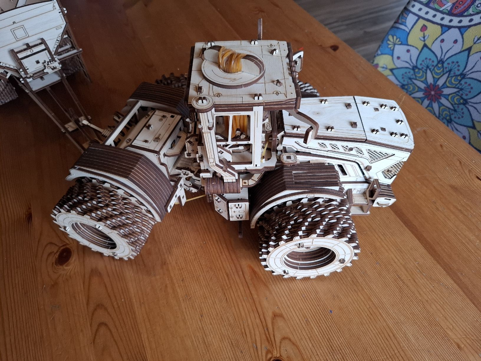 Kit di modellismo & Modellini statici: Traktor Holzmodel mit Anhänger – Usato da Flaach venduto da maniv6