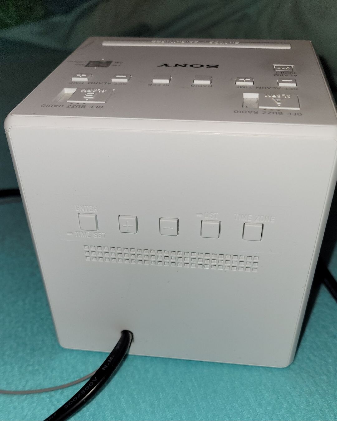 Sony Réveils: Radio-réveil Sony Cube – D'occasion à Genève par Whinot 2
