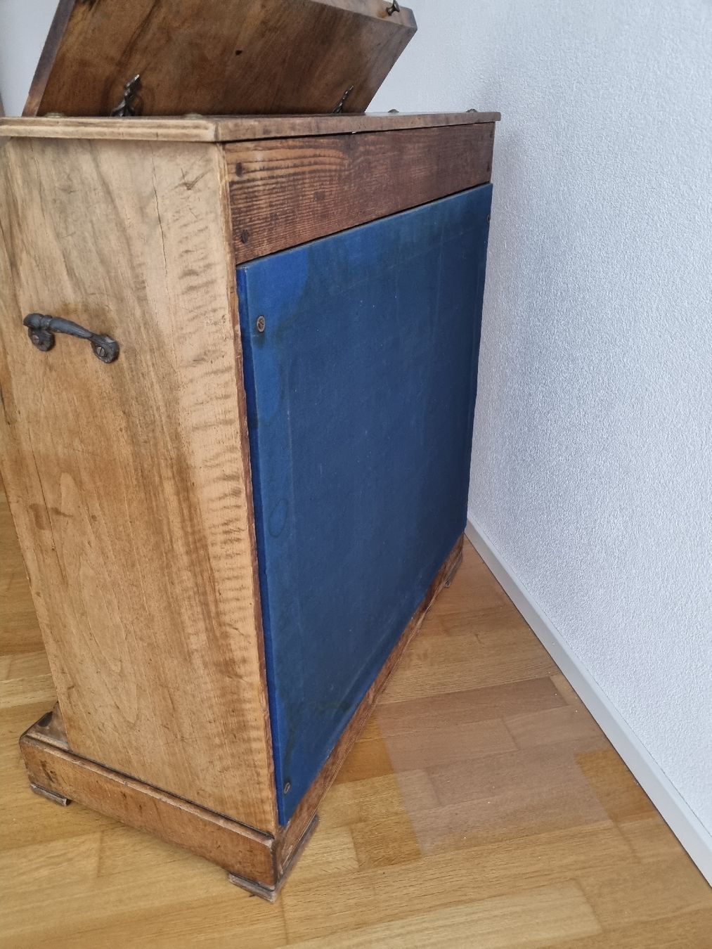 Strumenti musicali: Antikes Harmonium mit Stuhl – Usato da Abtwil SG venduto da danikari 3