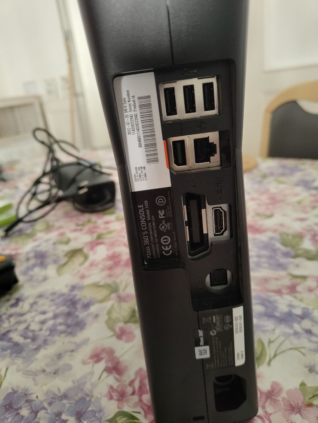 Microsoft Console: Console Xbox 360 S avec 2 manettes et 2 jeux – Usato da Court venduto da Chronoss 5