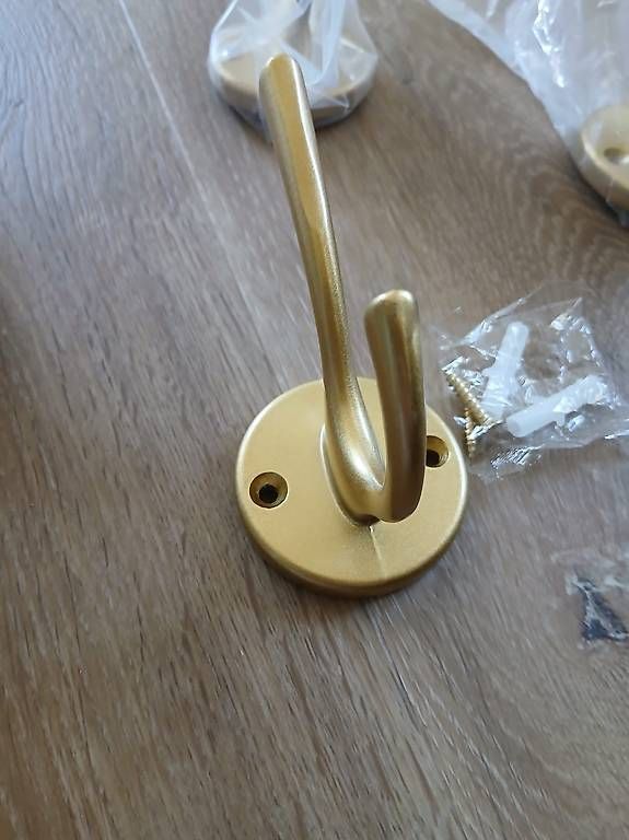 Quincaillerie: Kleiderhacken – Neuf avec emballage d'origine à Grächen par jan_9wyc 2