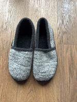 Warme, graue Hausschuhe, neuwertig, Grösse 40/41 Top!