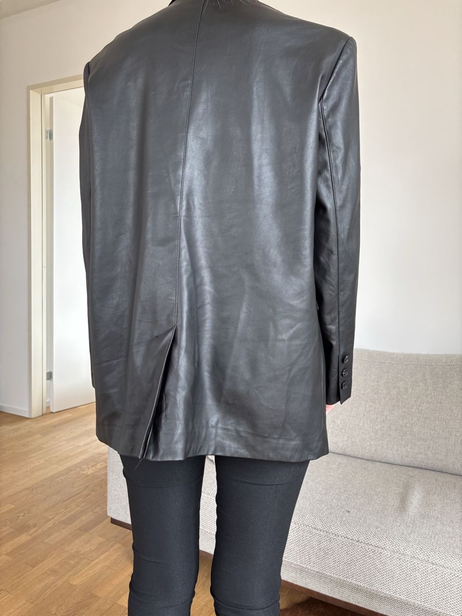 Zara Anzüge & Kostüme: Blazer similicuir Zara taille 36 – Gebraucht aus Zürich von mps_9cp7 3