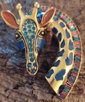 Brosche Giraffe goldfarben mit blauem und buntem Strass