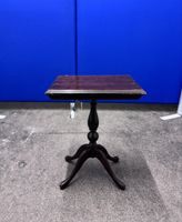 Antiker Beistelltisch/Blumentisch aus Holz