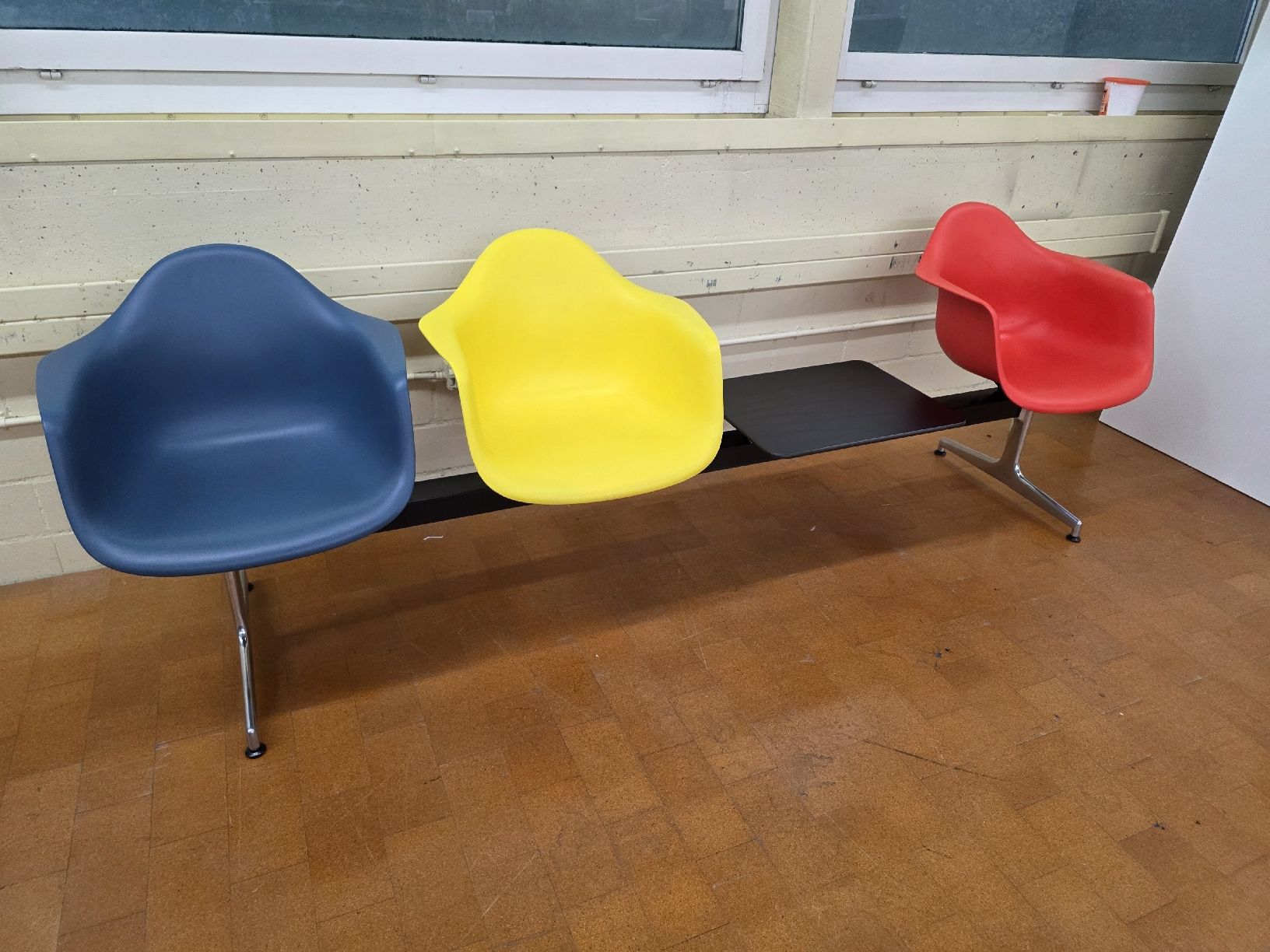Panchine: Designer Sitzbank - Eames tandem seating Vitra Original – Usato da Lichtensteig venduto da Polsterwerk 3