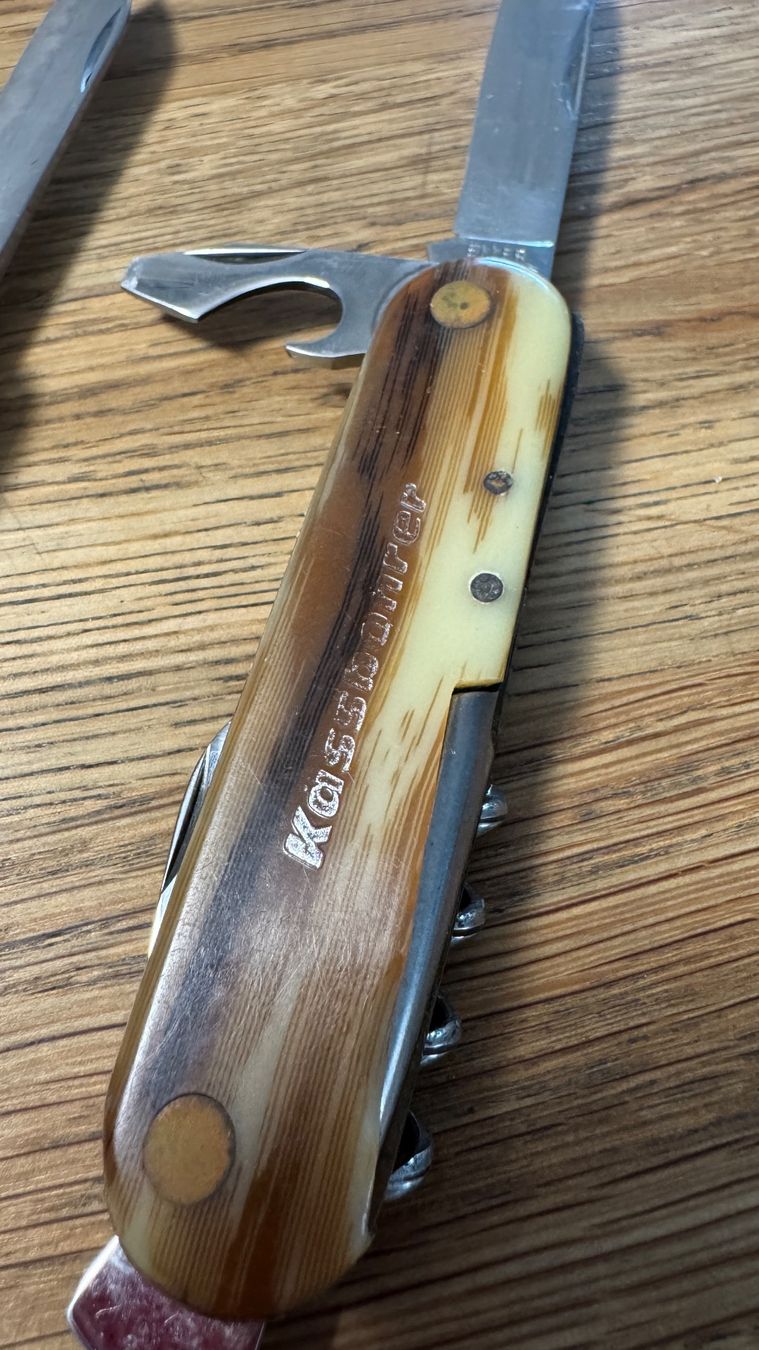 Victorinox Couteaux de poche: Victorinox Sackmesser gebraucht alt – D'occasion à Burgdorf par Catbagger64 4