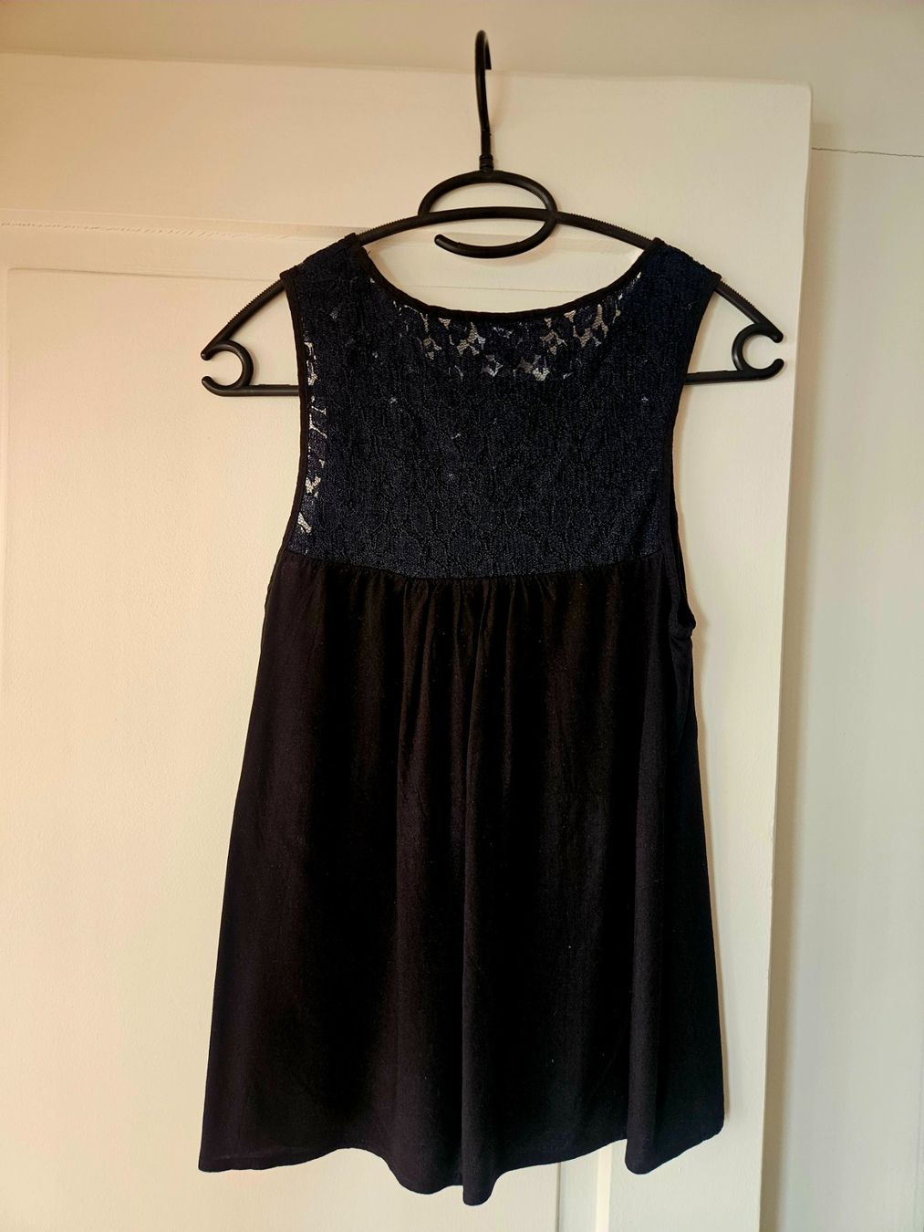 Vero Moda Top: Schwarzes VERO MODA Top mit Spitzen-Einsatz Gr. XS – Usato da Zürich venduto da anna_r26m 3