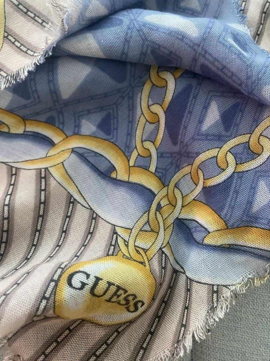 Guess Foulards & écharpes: Guess écharpe  – D'occasion à Brügg BE par nou_8ht9 1