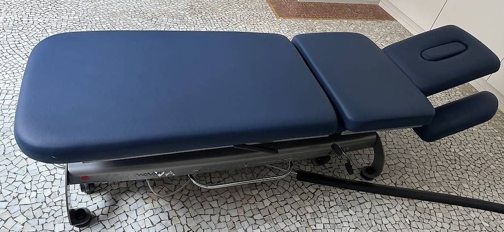 Liegen & Liegestühle: Massageliege Novak – Gebraucht aus Bern von figureskater