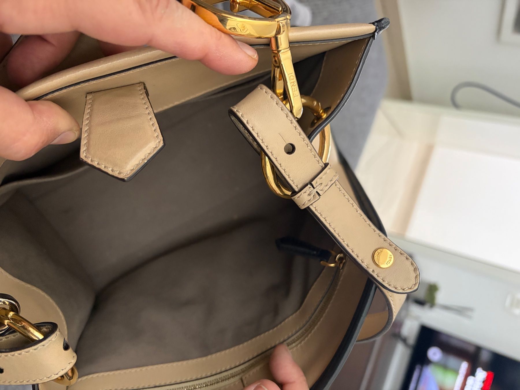 Borse da donna: Fendi Runaway, design elegante! Autunno – Usato da Cadro venduto da lar_fsy8 5