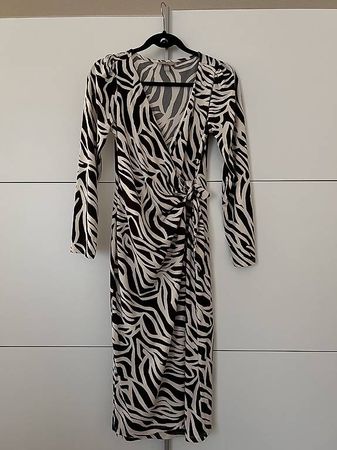 Kleid H&M Zebra Muster Wickeloptik Langarm Grösse M