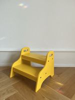 Gelber Kinder Tritthocker aus Holz - Top Zustand!