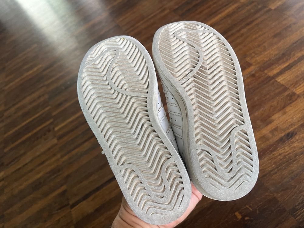 Adidas Scarpe per ragazzi: ADIDAS - Kinder Sneakers Gr. 28 – Usato da Basel venduto da cskim 4
