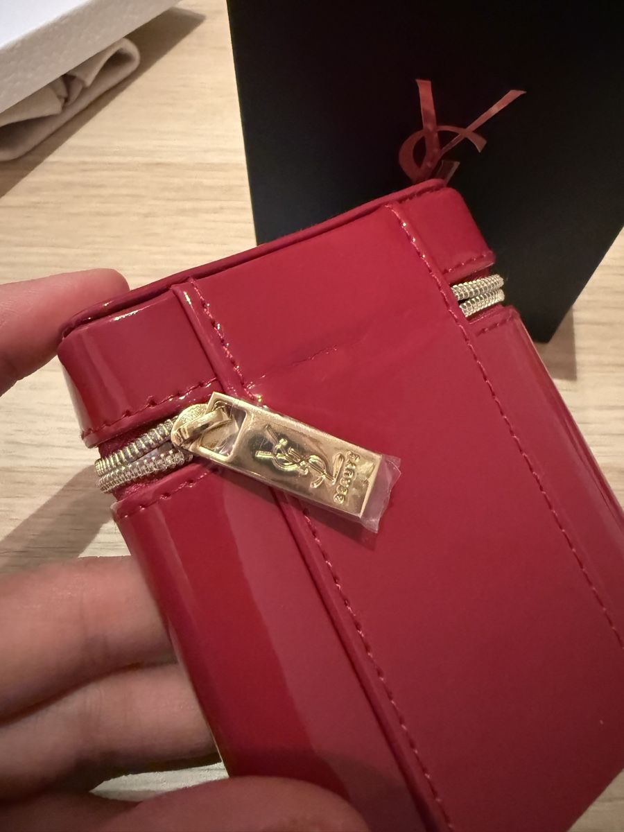 Saint Laurent Custodie per cosmetici: YSL Beauté Red Patent Vanity – Nuovo e nell'imballaggio originale da Luzern venduto da sas_r89l 2