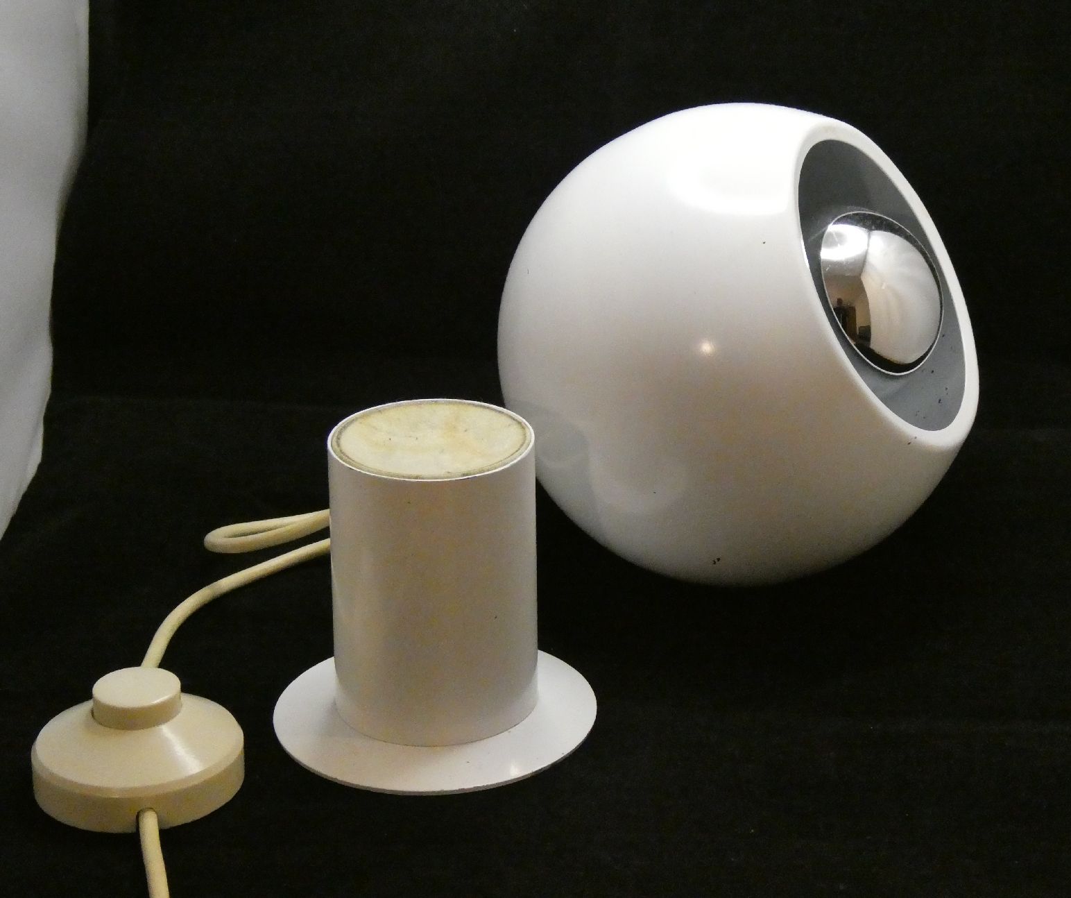 Lampen: Lampe Eye Ball magnétique – Gebraucht aus Fribourg von will69 1