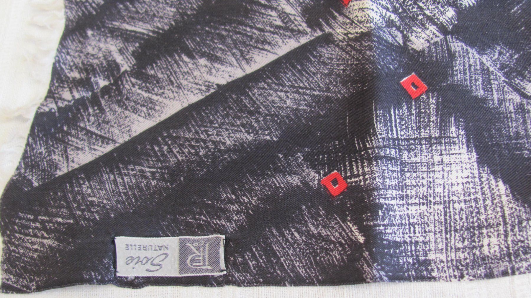 Foulard & Sciarpe: Echarpe en soie naturelle – Usato da Vétroz venduto da magnolia5