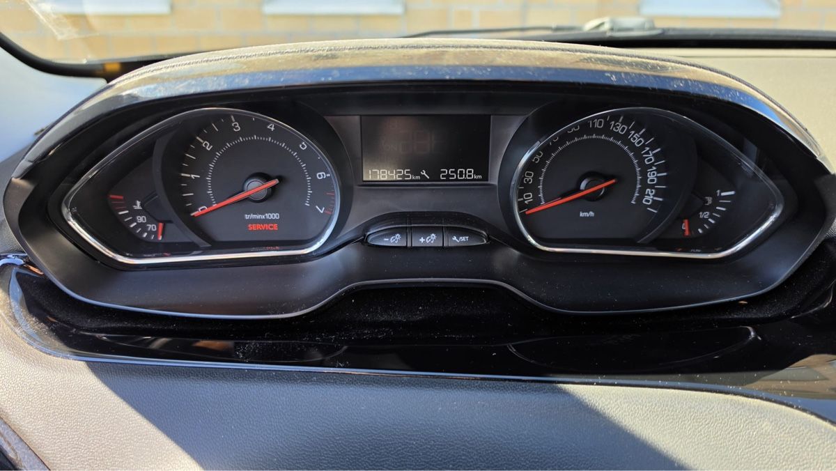 Peugeot Autos: Peugeot 208 – Gebraucht aus Burg AG von Rl-2390 5