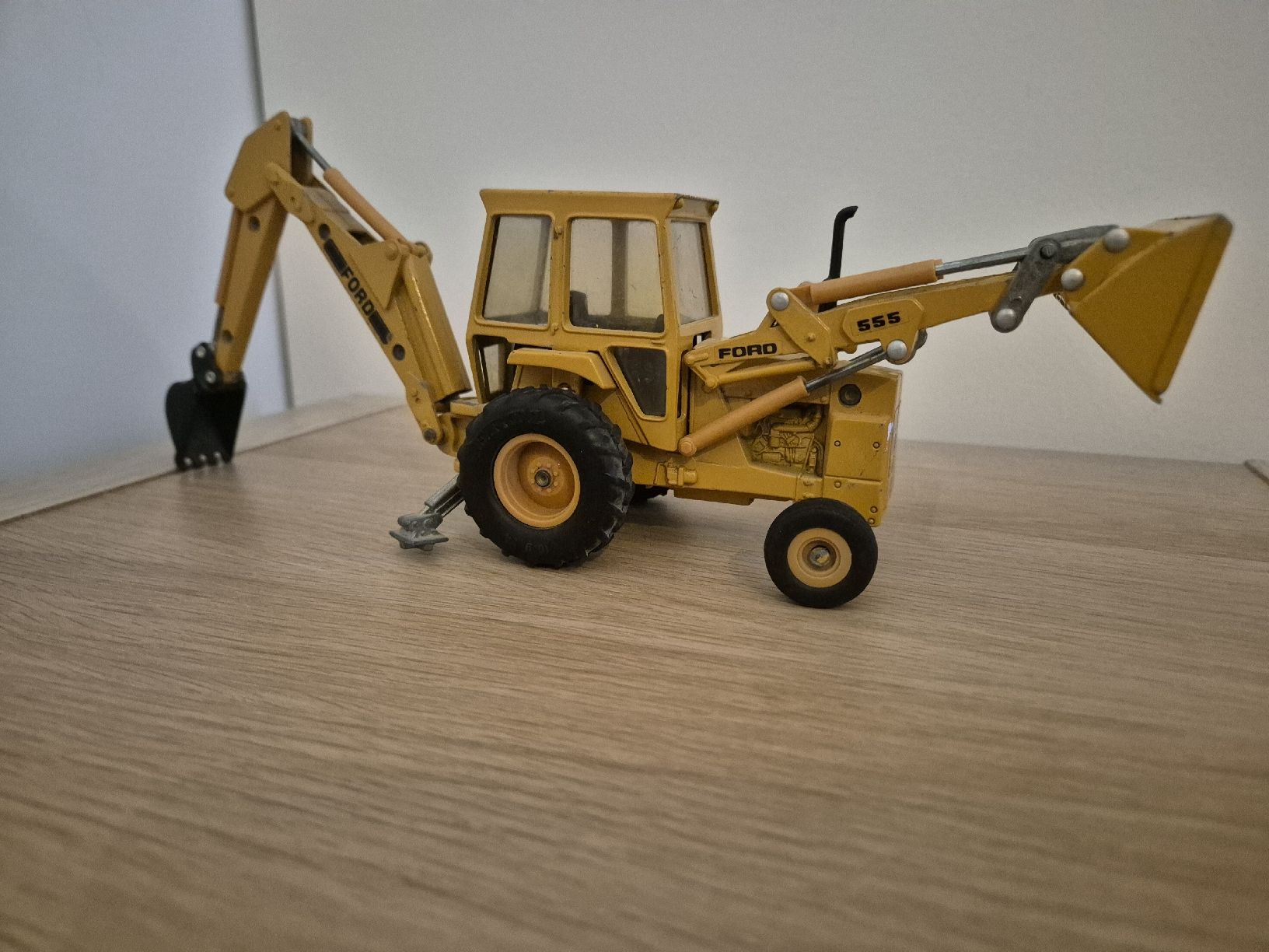 Kit di modellismo & Modellini statici: Ford 555 Baggerlader Spielzeug – Usato da Fischbach-Göslikon venduto da Nuno85 2