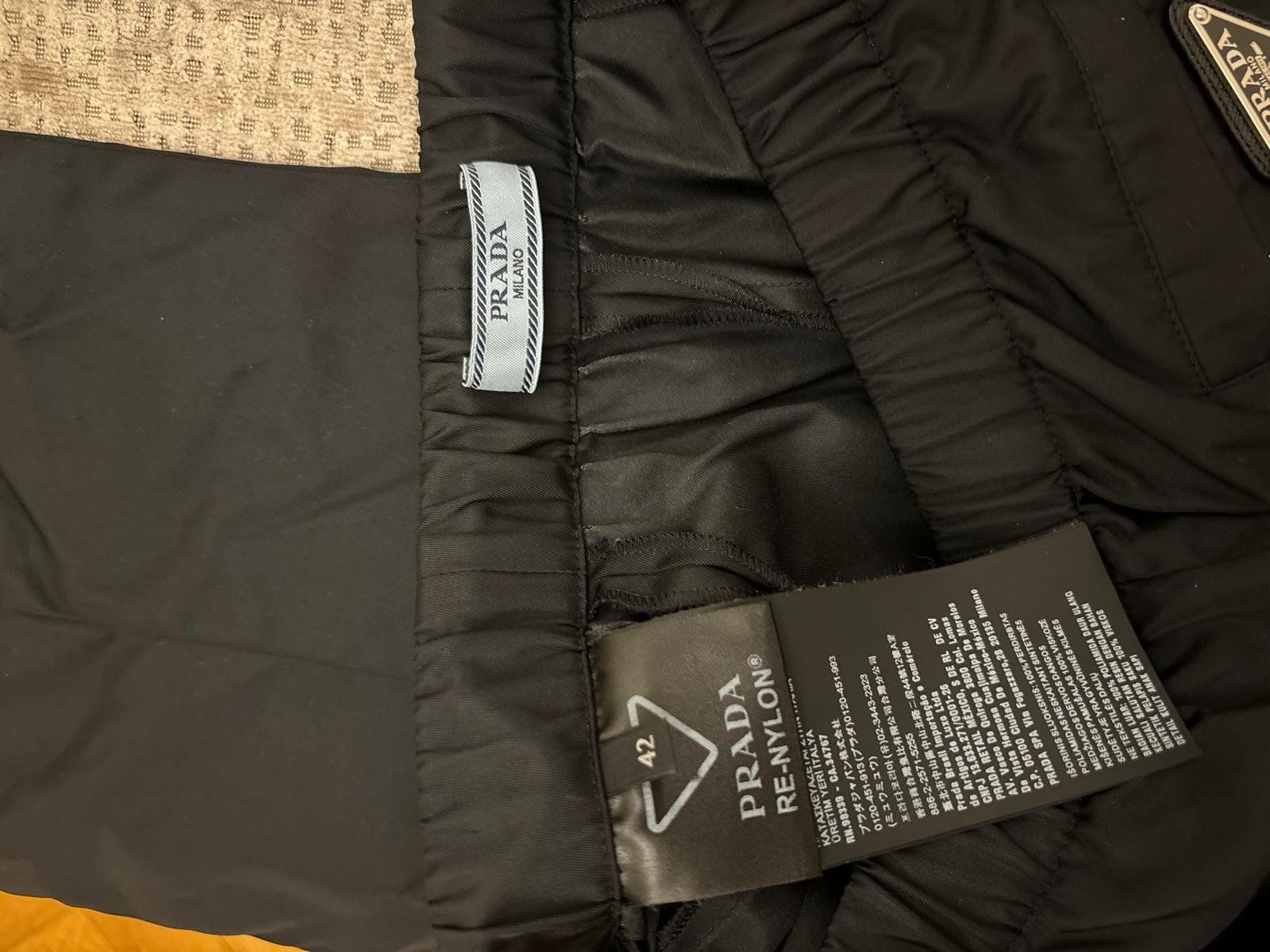 Prada Pantaloni: Pantalon Prada nylon 42 – Usato da Carouge GE venduto da tor.22 1